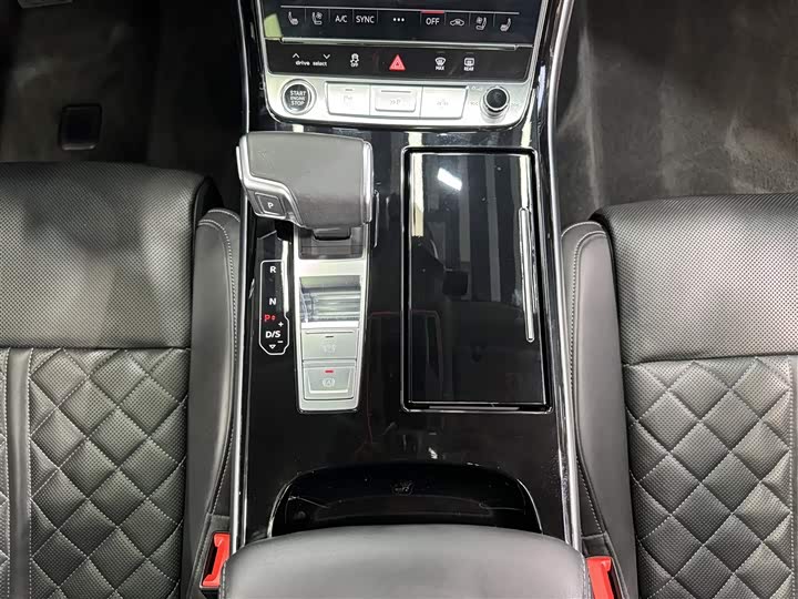 Фото 17 - Audi A8