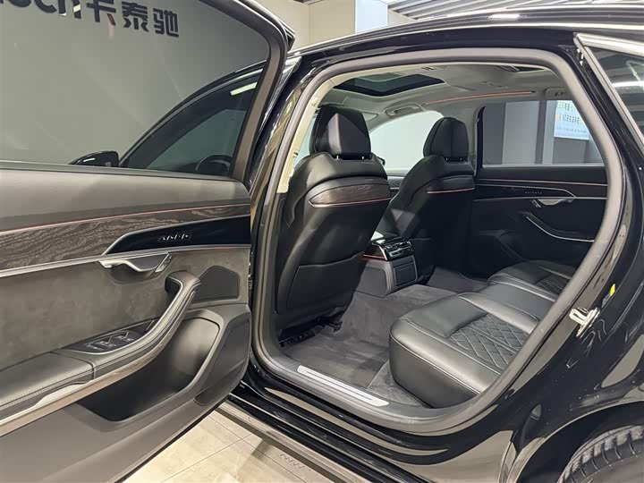 Фото 18 - Audi A8