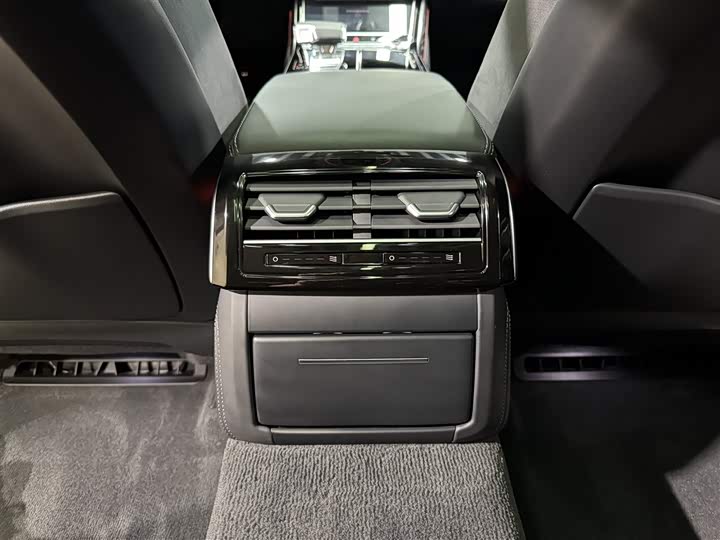 Фото 21 - Audi A8