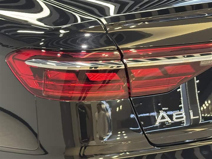 Фото 9 - Audi A8