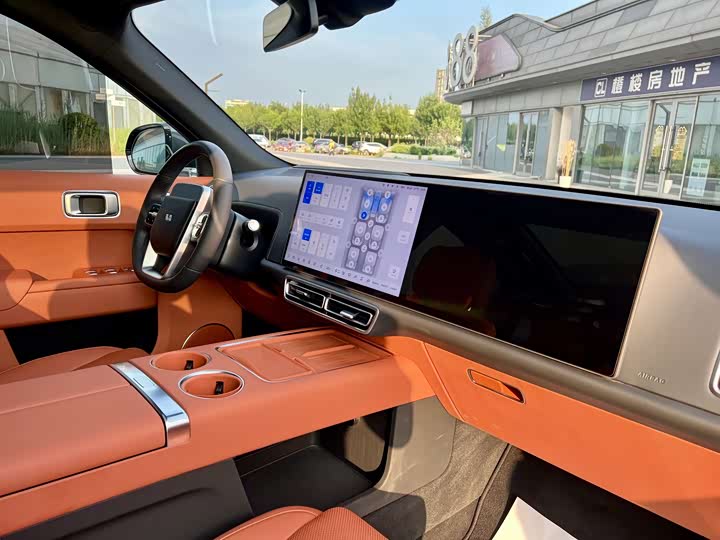 Фото 13 - LiXiang L8