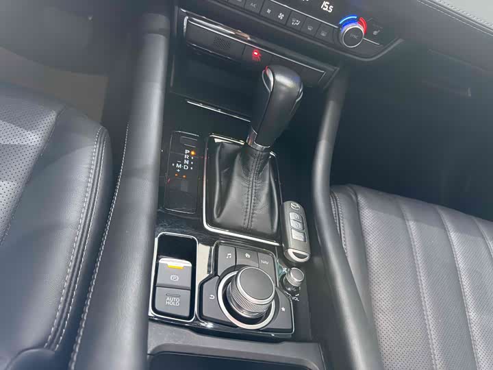 Фото 14 - Mazda Atenza