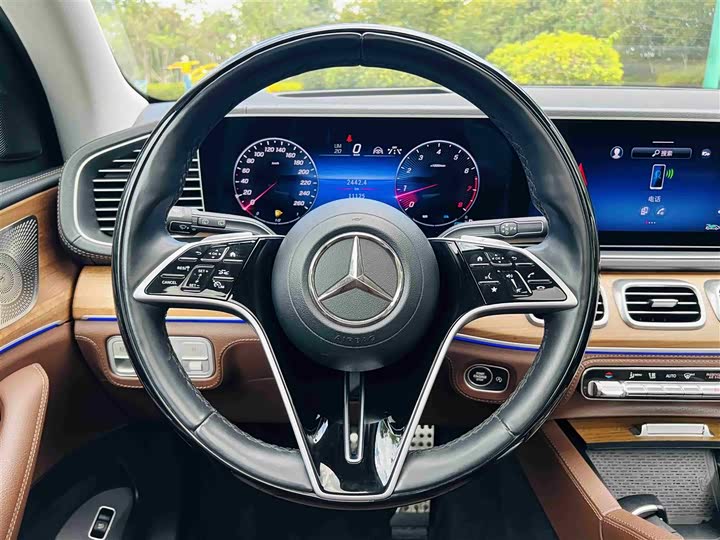 Фото 16 - Mercedes-Benz GLS-Class