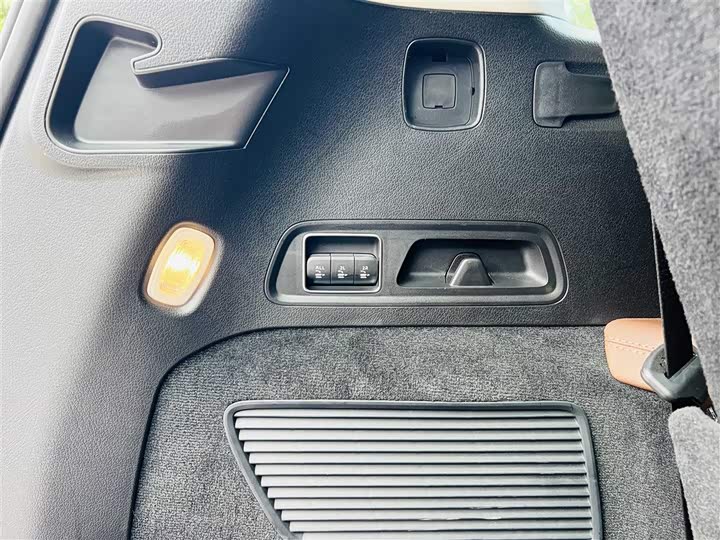 Фото 22 - Mercedes-Benz GLS-Class