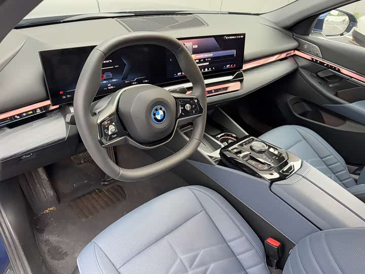 Фото 13 - BMW i5