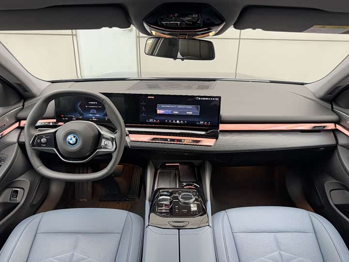Фото 14 - BMW i5