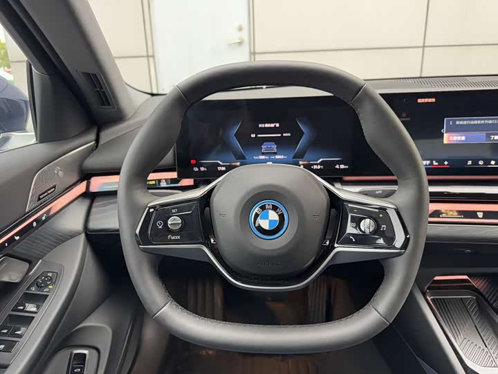 Фото 15 - BMW i5