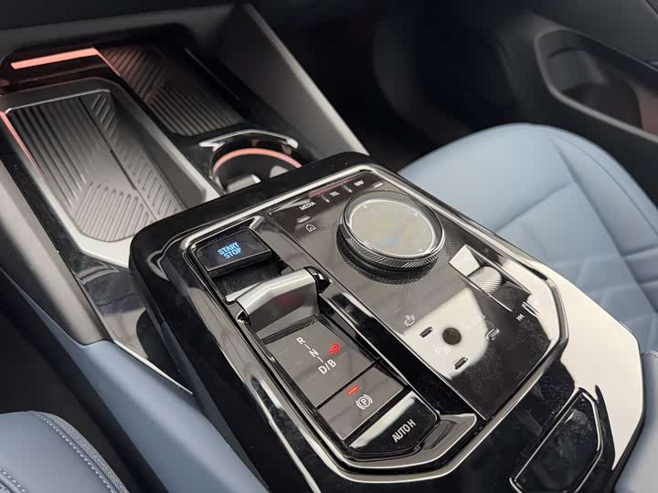 Фото 17 - BMW i5