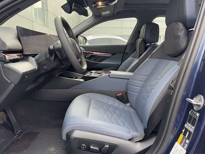 Фото 8 - BMW i5