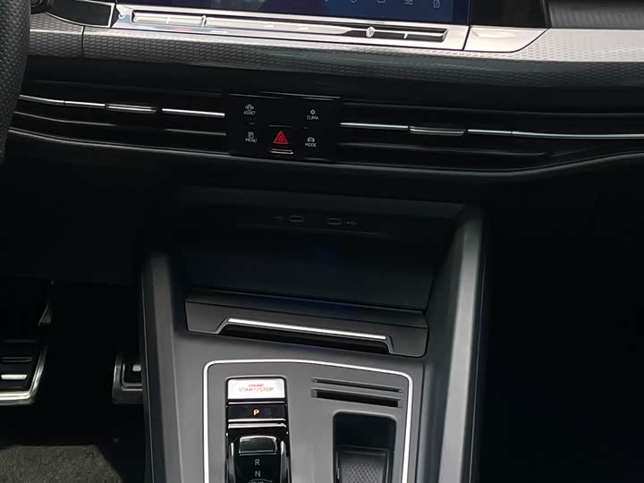 Фото 11 - Volkswagen Golf GTI