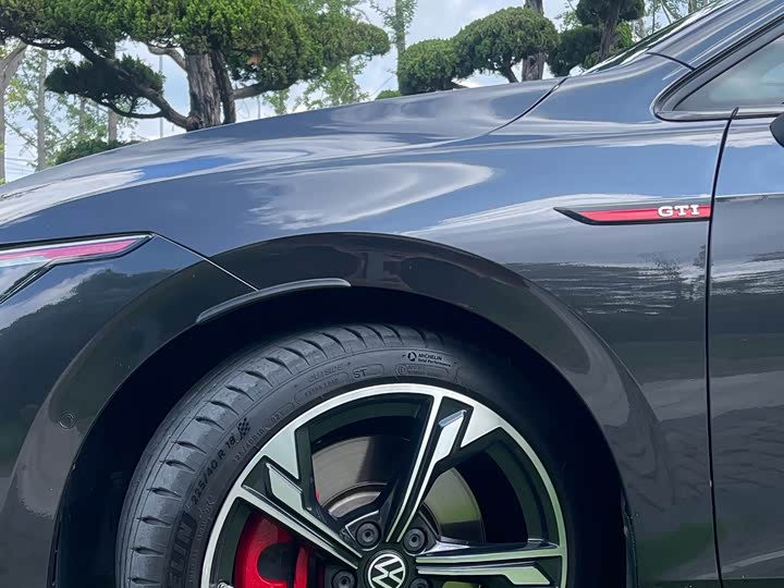 Фото 5 - Volkswagen Golf GTI