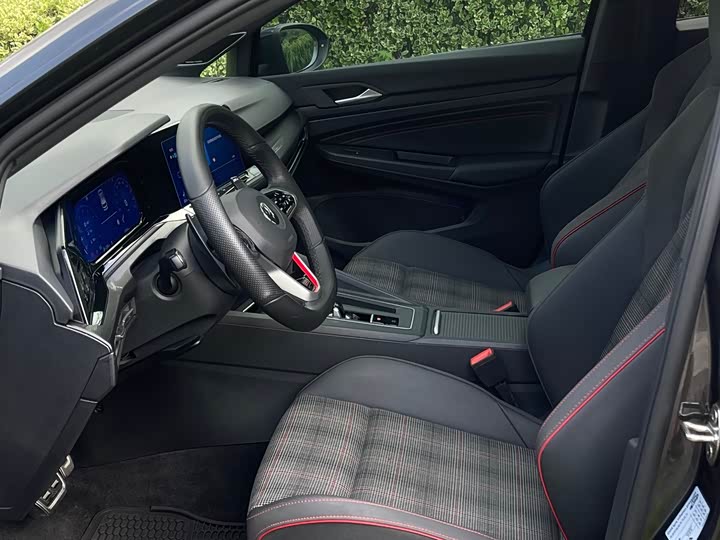 Фото 6 - Volkswagen Golf GTI