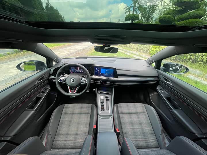 Фото 8 - Volkswagen Golf GTI