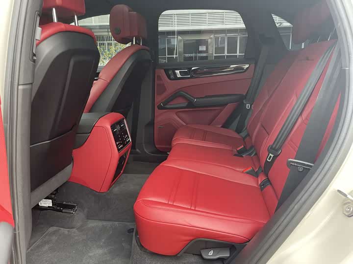 Фото 16 - Porsche Cayenne