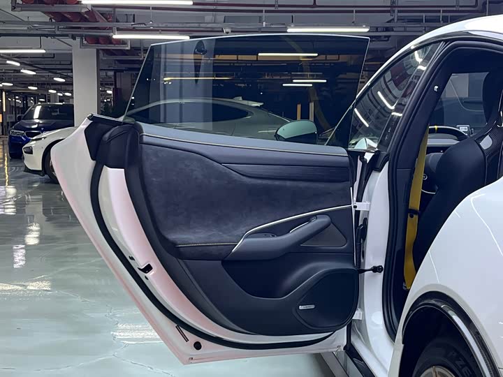 Фото 6 - Xiaomi SU7 Ultra