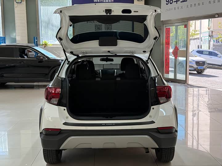 Фото 22 - Toyota Yaris L Hatchback