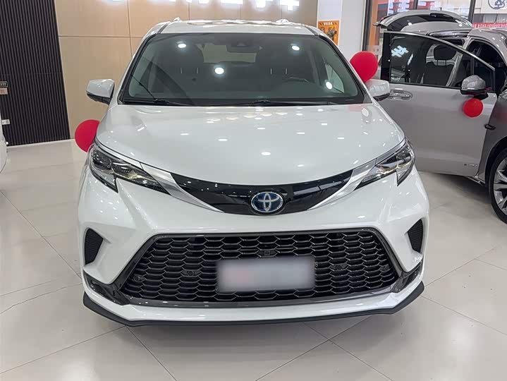 Фото 3 - Toyota Granvia