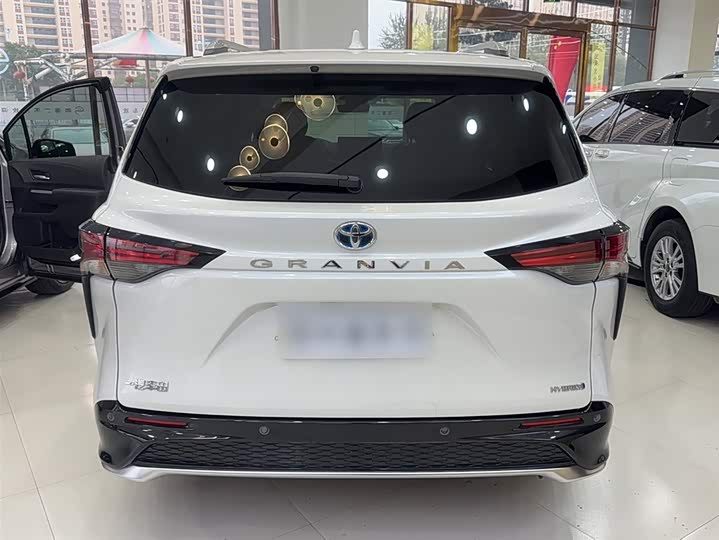 Фото 5 - Toyota Granvia