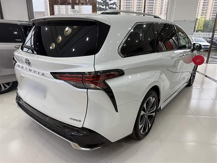 Фото 7 - Toyota Granvia