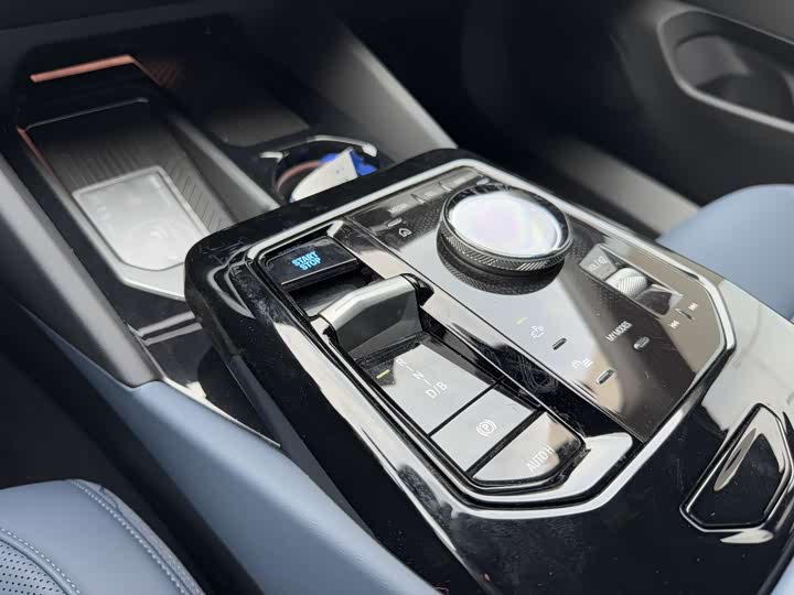 Фото 17 - BMW i5