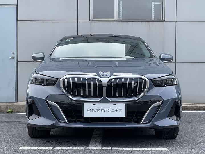 Фото 3 - BMW i5