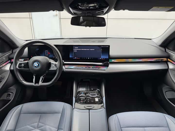 Фото 8 - BMW i5