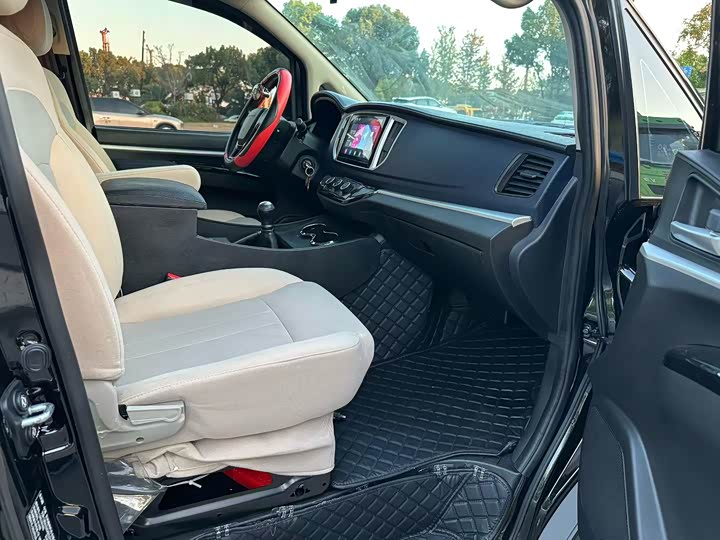 Фото 8 - Dongfeng Forthing Lingzhi M5