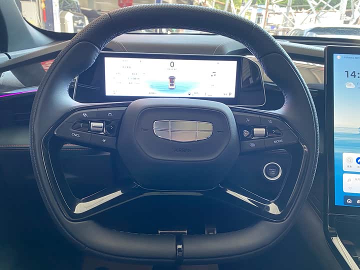 Фото 4 - Geely Atlas