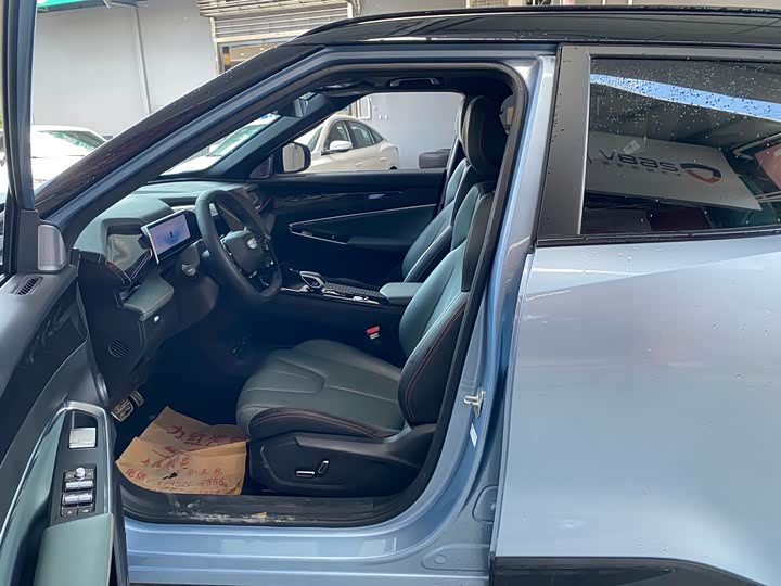 Фото 6 - Geely Atlas