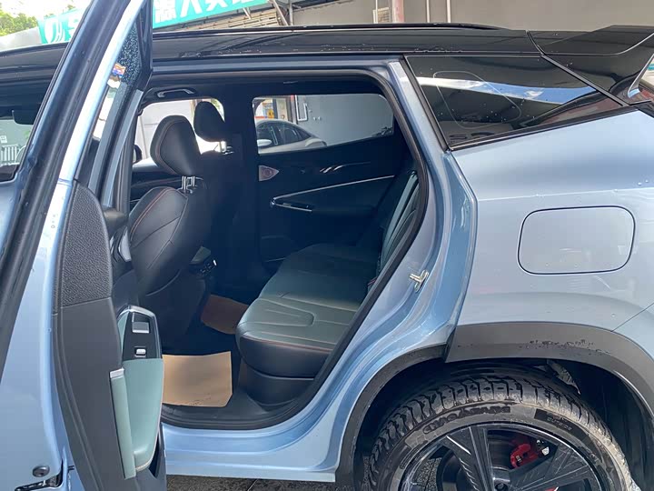 Фото 7 - Geely Atlas