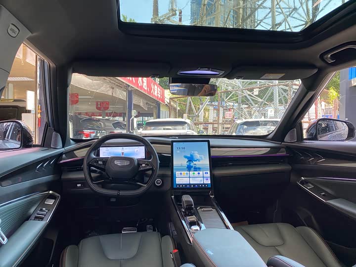 Фото 8 - Geely Atlas