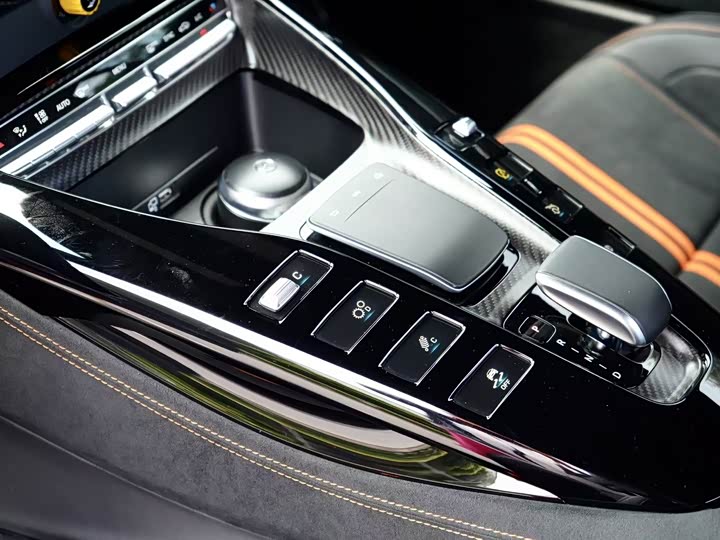 Фото 16 - Mercedes-Benz AMG GT