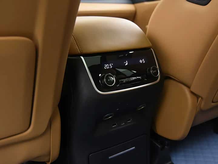 Фото 11 - LiXiang One