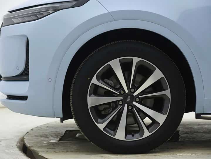 Фото 13 - LiXiang One