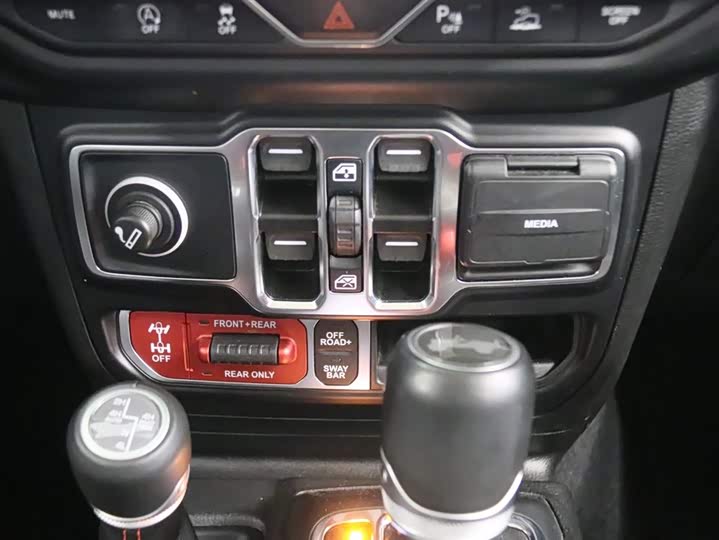 Фото 10 - Jeep Wrangler