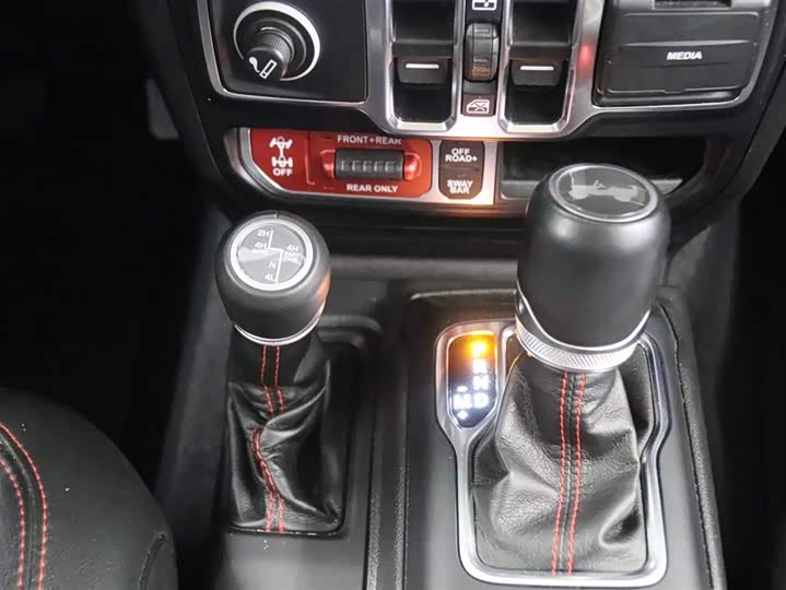 Фото 11 - Jeep Wrangler