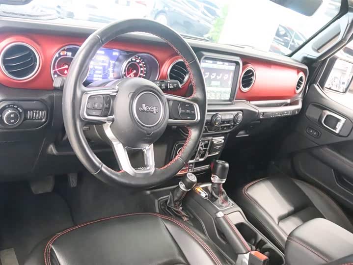 Фото 12 - Jeep Wrangler