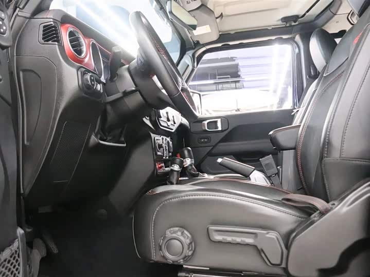 Фото 14 - Jeep Wrangler