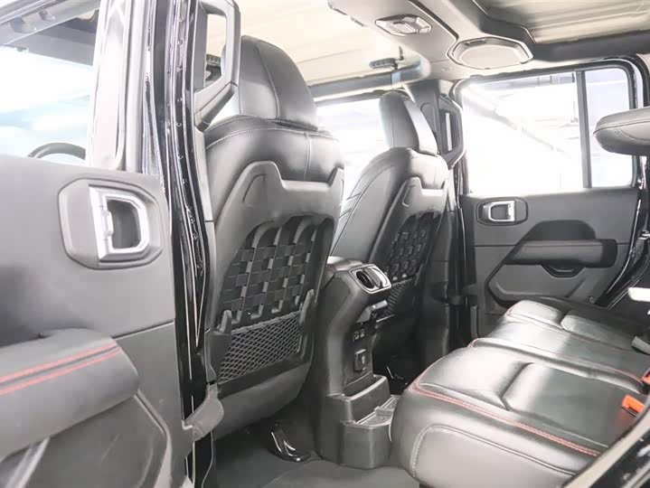 Фото 16 - Jeep Wrangler