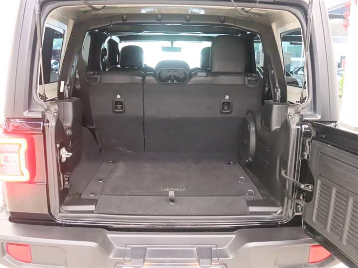 Фото 17 - Jeep Wrangler