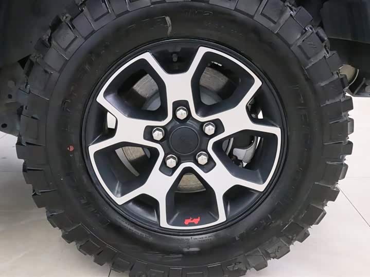 Фото 18 - Jeep Wrangler