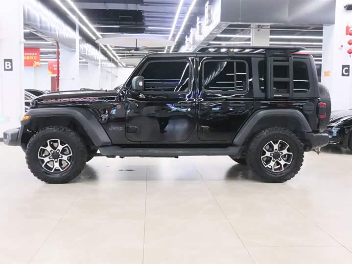Фото 3 - Jeep Wrangler