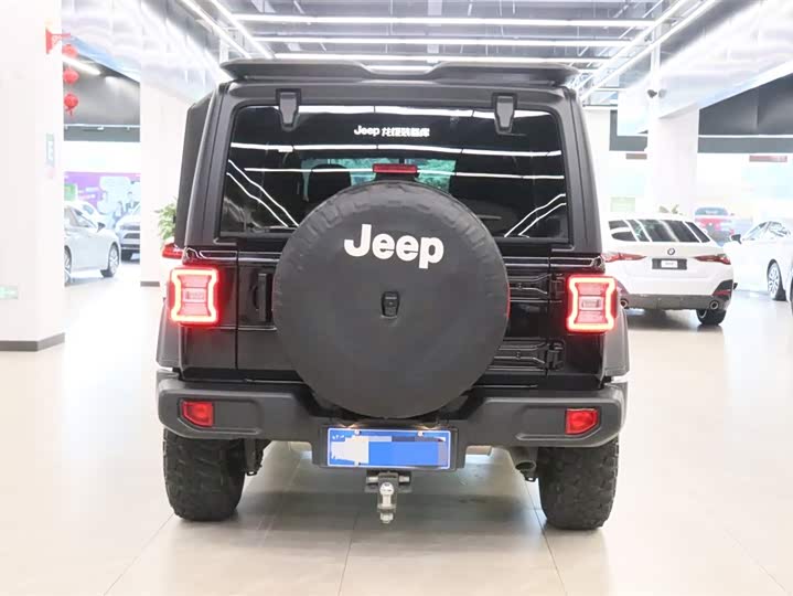 Фото 4 - Jeep Wrangler