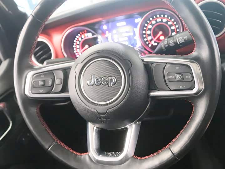 Фото 6 - Jeep Wrangler