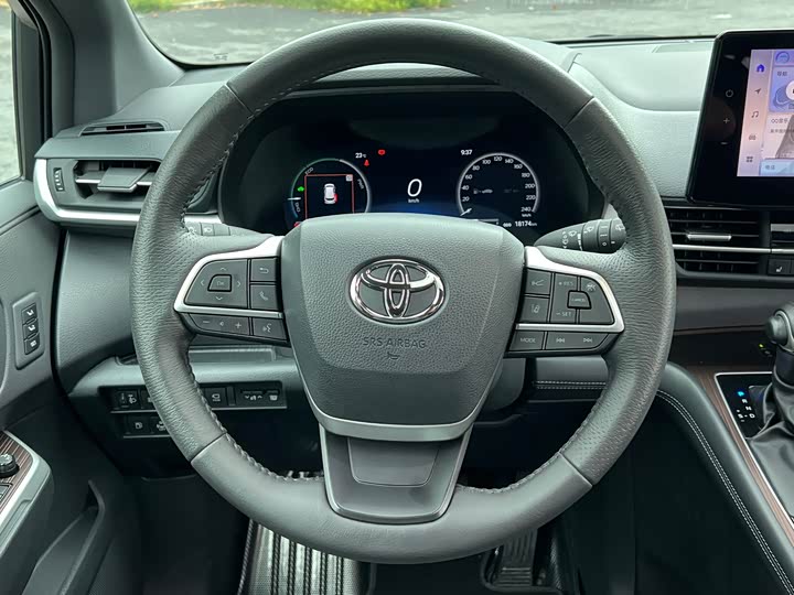 Фото 11 - Toyota Granvia