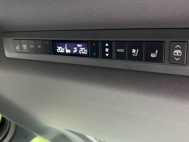 Фото 13 - Toyota Granvia