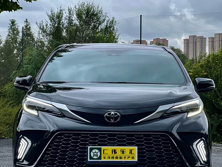 Фото 2 - Toyota Granvia