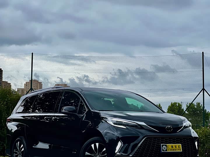 Фото 3 - Toyota Granvia