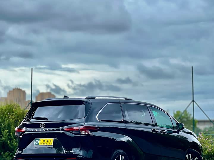 Фото 4 - Toyota Granvia