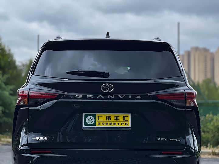 Фото 5 - Toyota Granvia